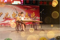79節(jié)目名稱 漁舟唱晚 選送單位 鲅魚圈區(qū)愛樂琴行 指導(dǎo)教師 王用舉 表演者 劉怡人.jpg