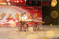 81節(jié)目名稱 洞庭新歌 選送單位 鲅魚圈區(qū)愛樂琴行 指導(dǎo)教師 王用舉 表演者 趙文瑄.jpg